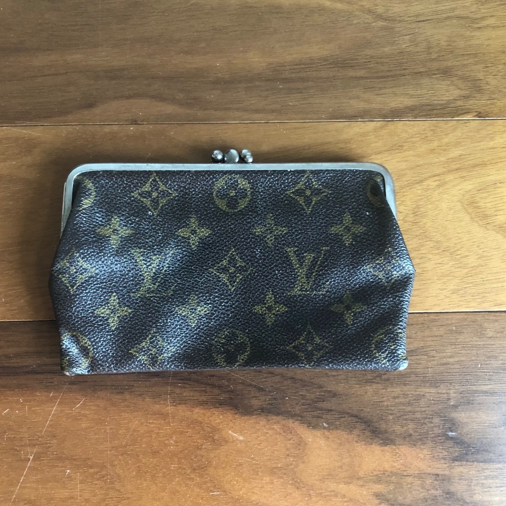 Authentic Louis Vuitton change purse!!